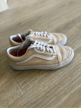 Vans Women's Low-Top Sneakers in Beige with White Stripe